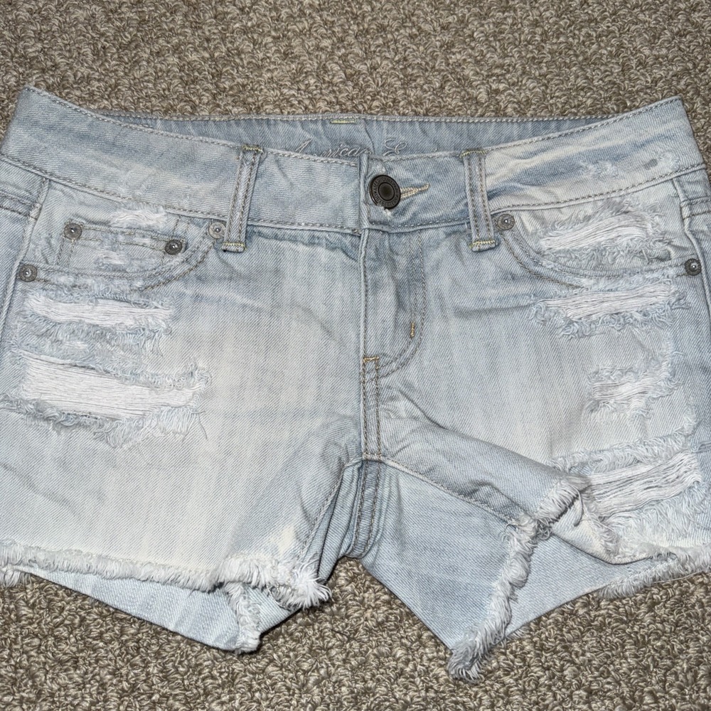 American Eagle Womens Size 2 Distressed Denim Cut Off Shorts Light Wash Low Rise